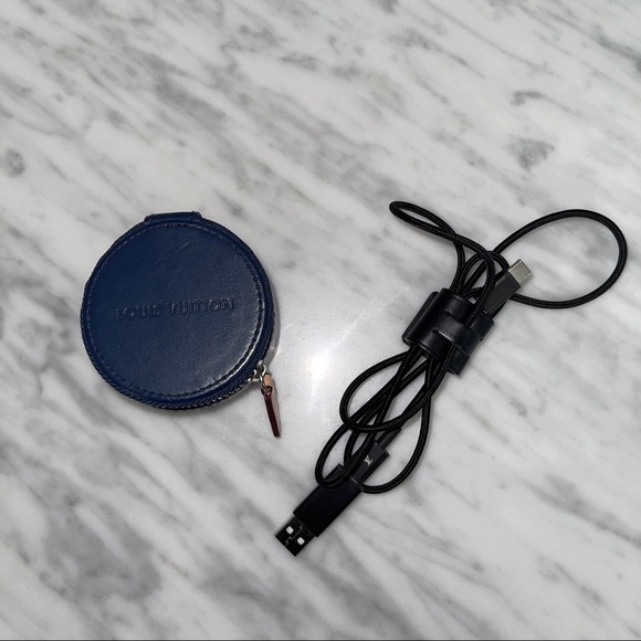 Louis Vuitton headphones - Picture 3 of 9